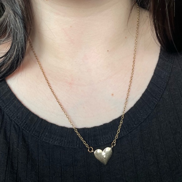 Gold heart chain necklace💛 - 💵See bundle deal🔝💵 - Picture 3 of 3